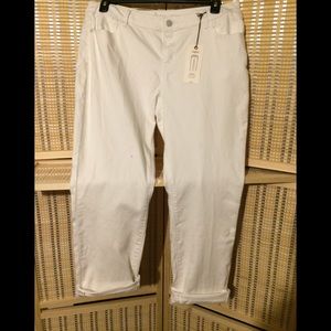 Vera Wang mid rise capris